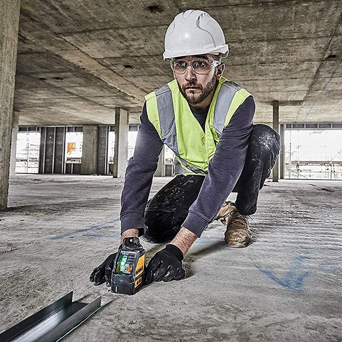 Combo Atornilladora Pladur DCF620 + 2 Bat 2Ah + Láser DW088CG + Mochila Dewalt CPROF593 - Imagen 6