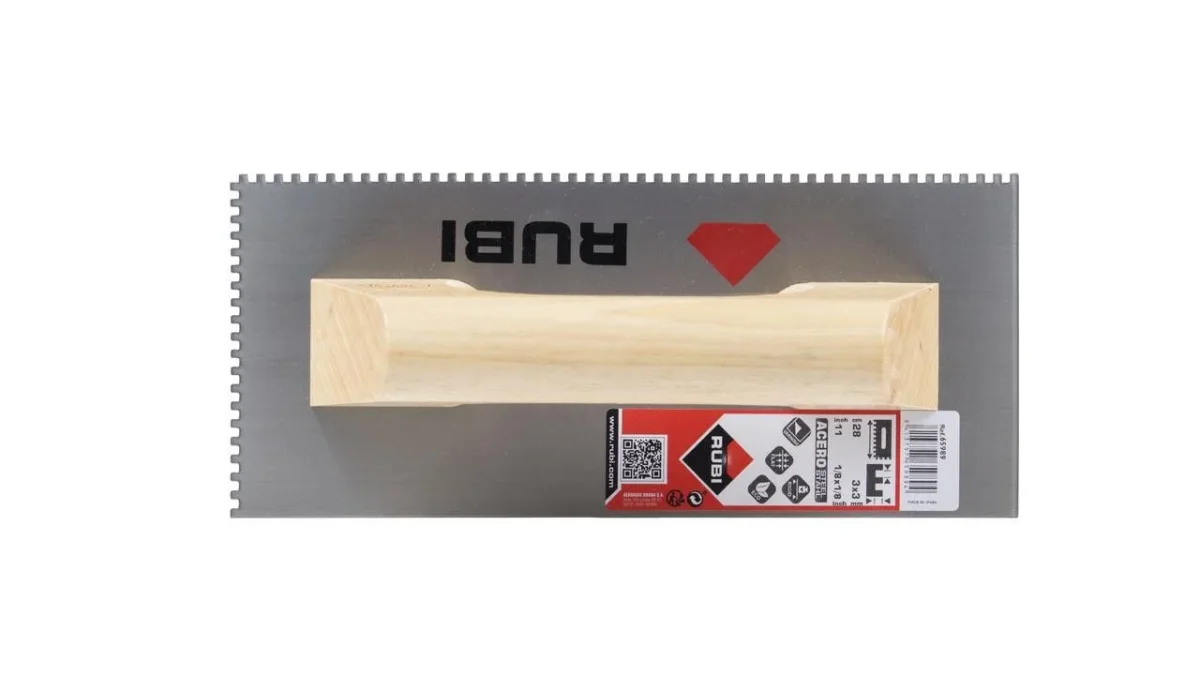 Peine Rubi 28 cm con mango de madera cerrado 3x3
