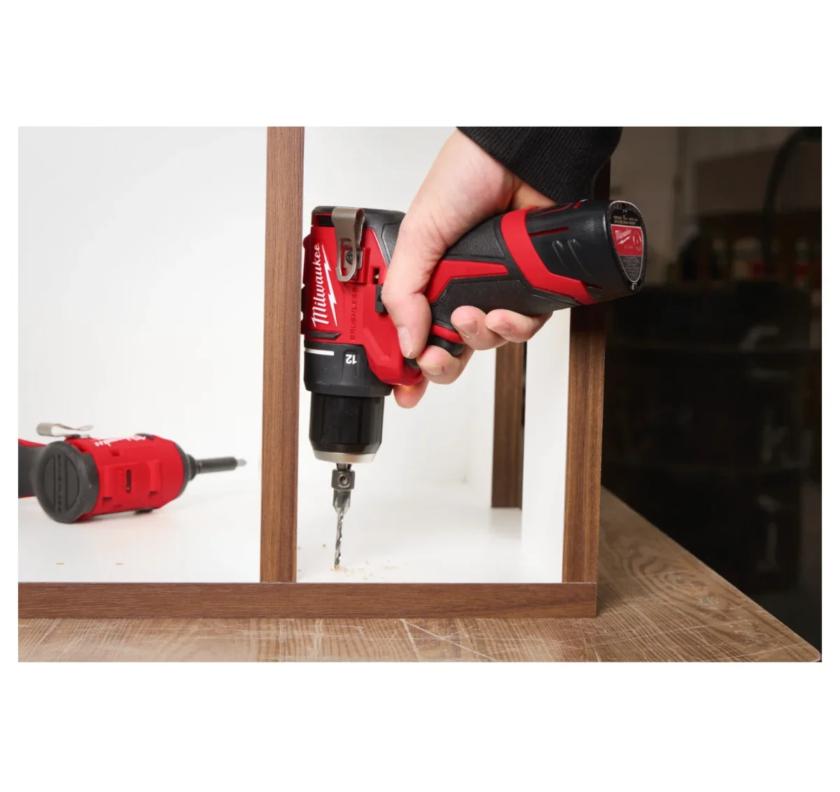 Taladro percutor subcompacto M12 + Batería 2Ah + Cargador + Maletín Milwaukee M12 BLPDRC-202C - Imagen 5