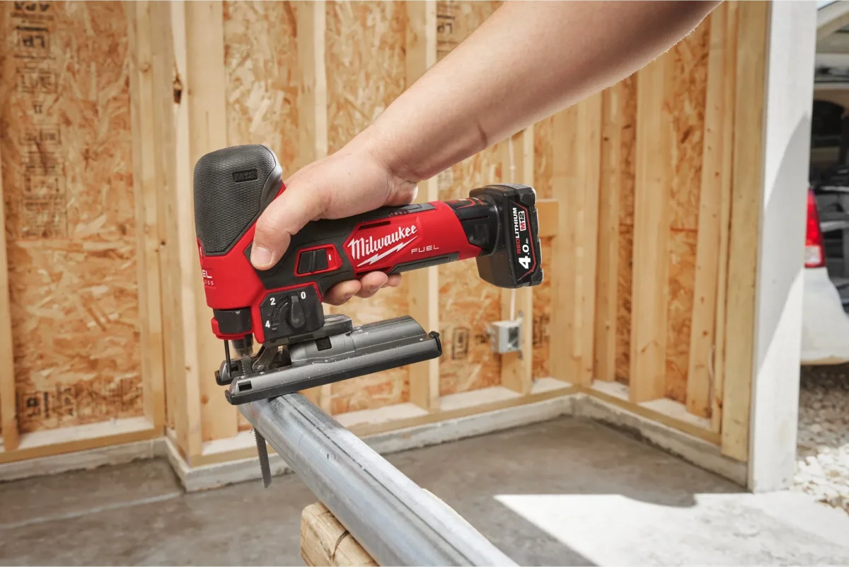 Sierra de calar subcompacta M12 Fuel + bat 2Ah + bat 4Ah + Cargador + Maletín Milwaukee M12 FJS-422X - Imagen 9